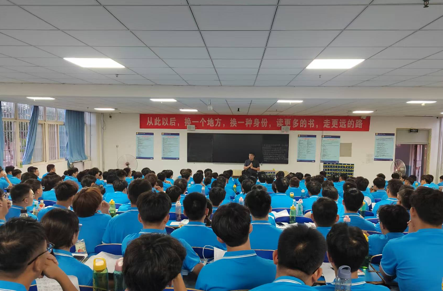 海利尔名誉董事长走进海星训练营助力新员工成长