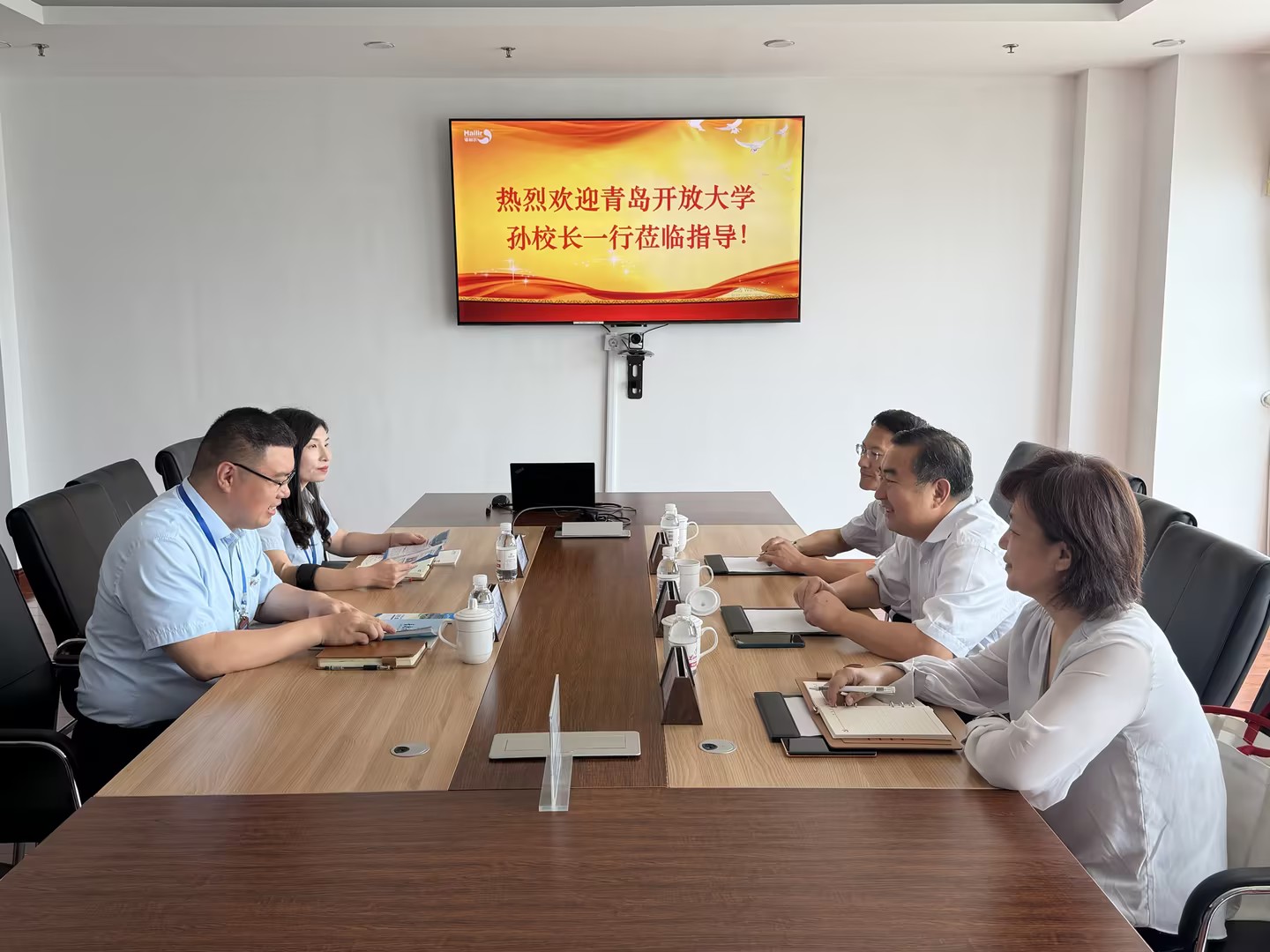 青岛开放大学孙明明校长一行莅临海利尔交流座谈